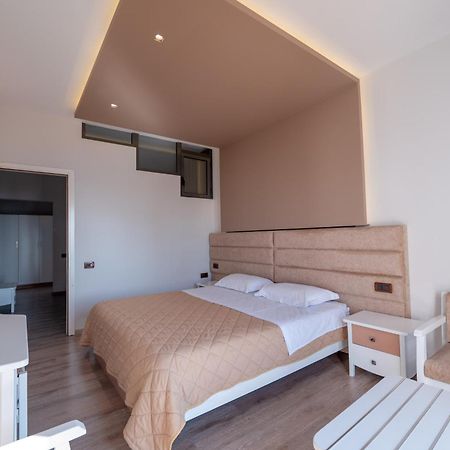 New Heaven Hotel Sarandë Eksteriør bilde